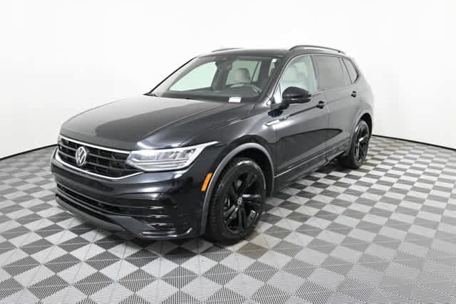Used 2023 Volkswagen Tiguan SE R-Line FWD image 2