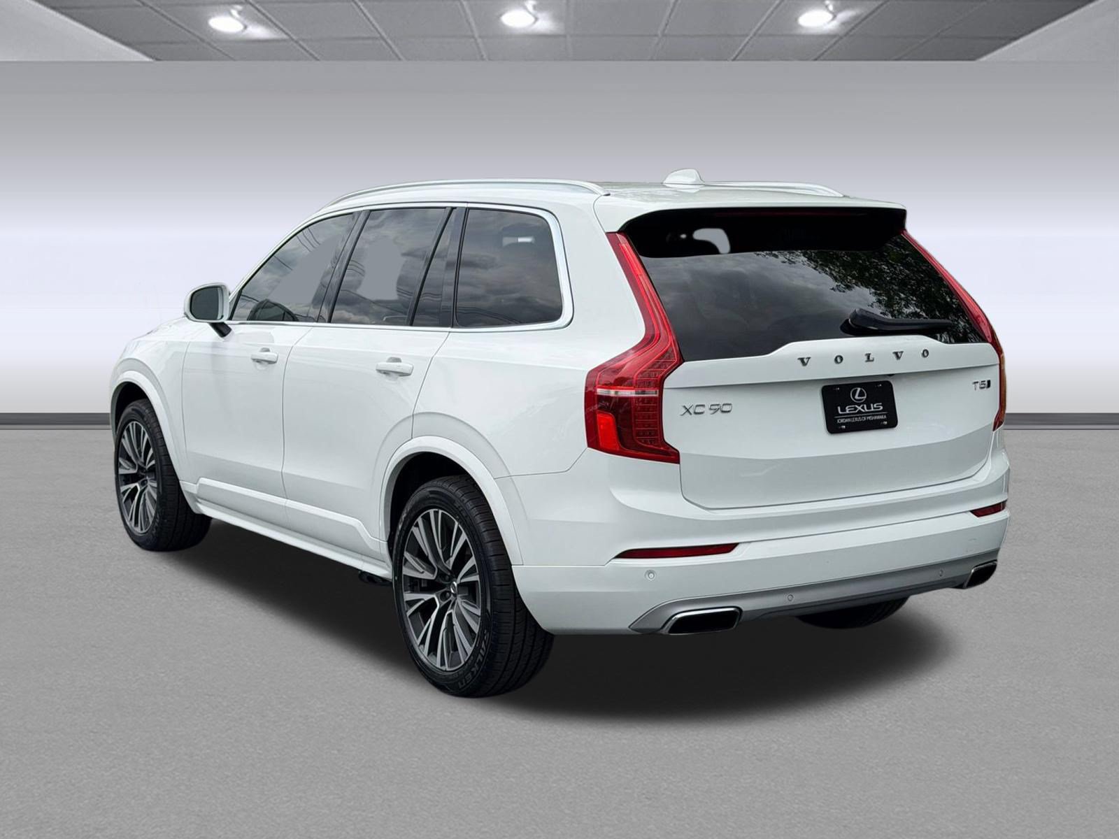 Used 2020 Volvo XC90 T5 Momentum w/ Protection Package AWD/4WD image 3