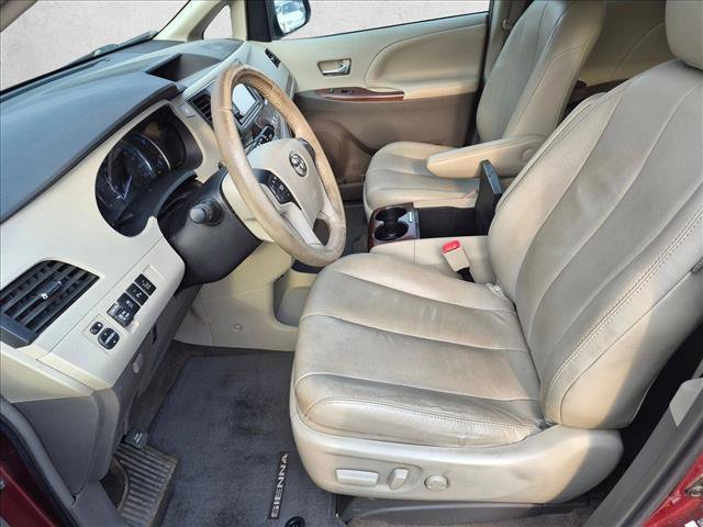 Used 2014 Toyota Sienna XLE FWD image 15