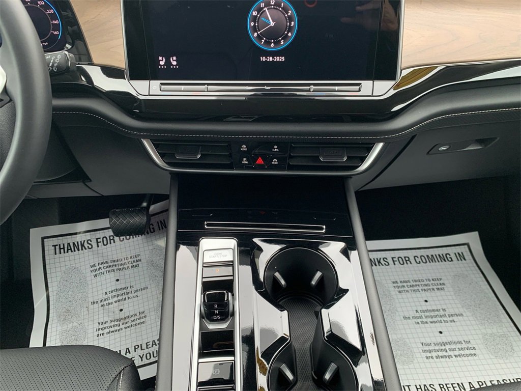 Used 2025 Volkswagen Atlas SE image 11