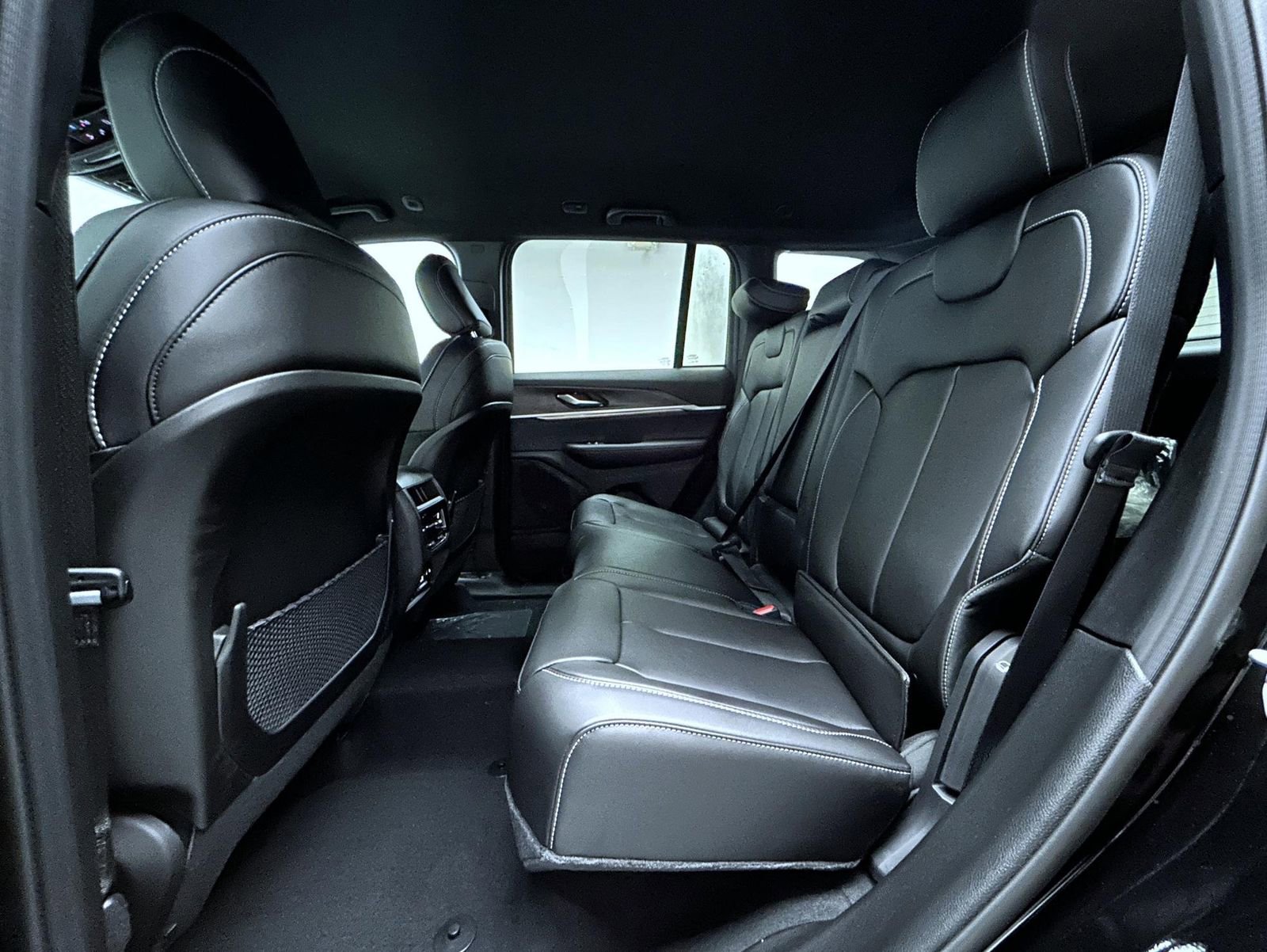 New 2025 Jeep Grand Cherokee Limited image 11