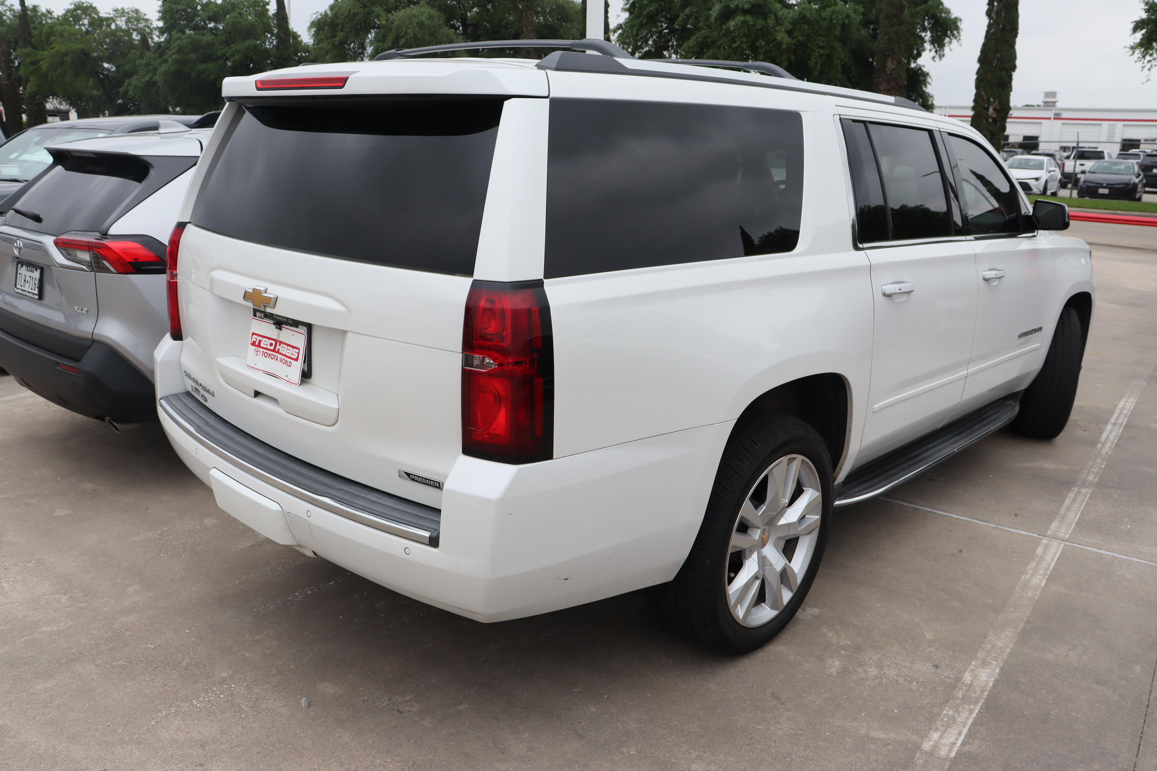 Used 2017 Chevrolet Suburban Premier AWD/4WD image 11