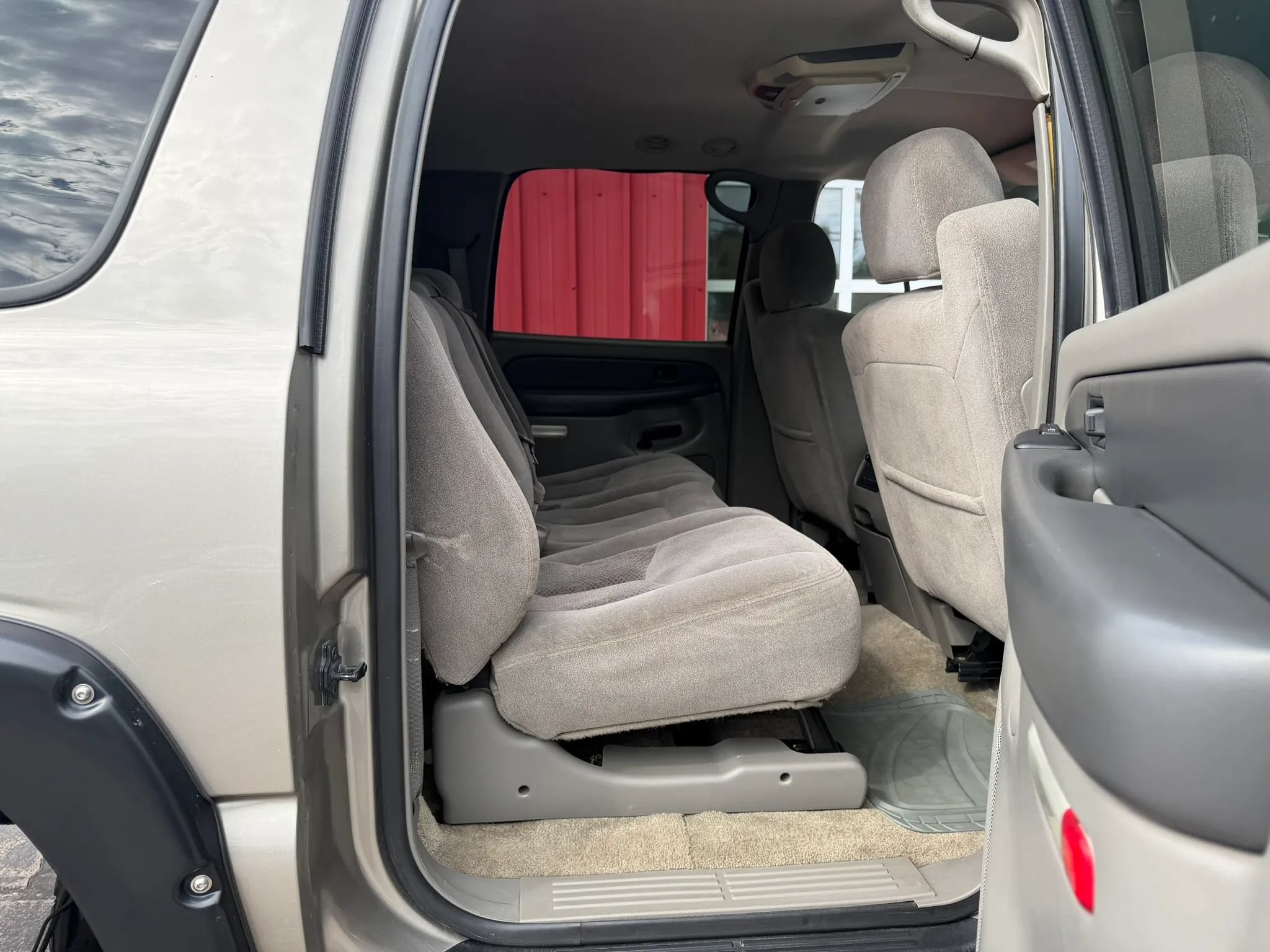 Used 2003 Chevrolet Suburban 2500 LS w/ LS Preferred Equipment Group AWD/4WD image 17