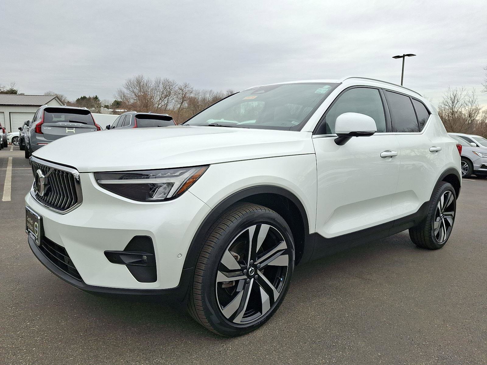 Certified 2023 Volvo XC40 B5 Ultimate w/ Protection Package Premier AWD/4WD image 3