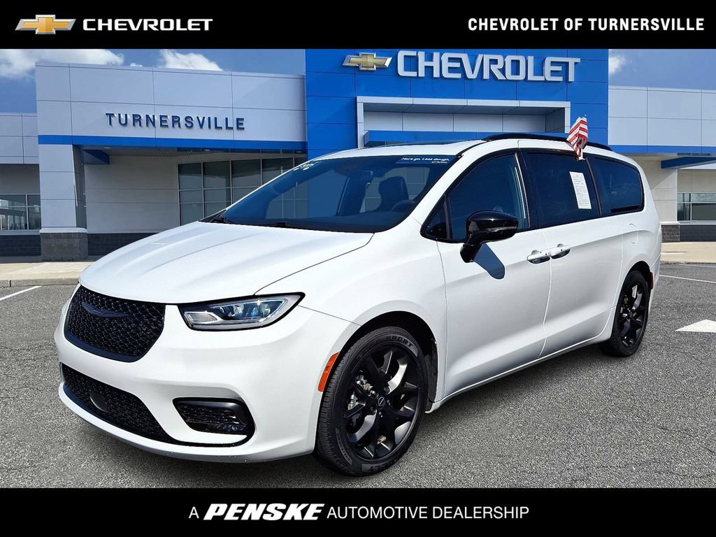 Used 2025 Chrysler Pacifica Limited FWD image 1