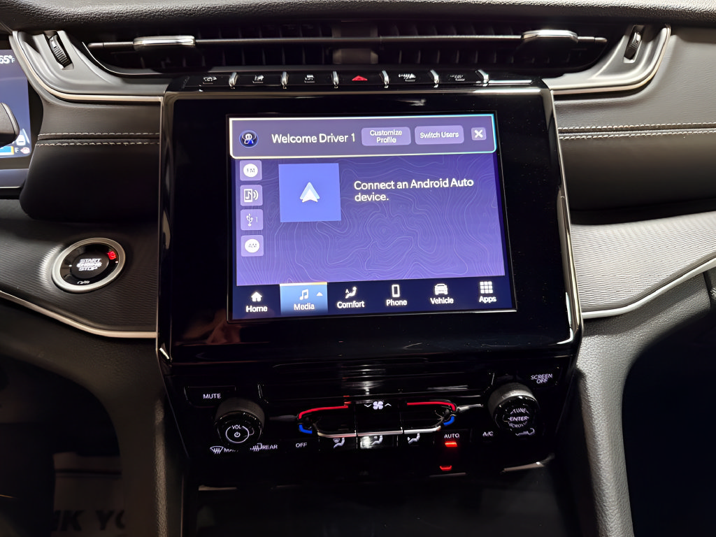 Used 2025 Jeep Grand Cherokee Laredo X AWD/4WD image 9