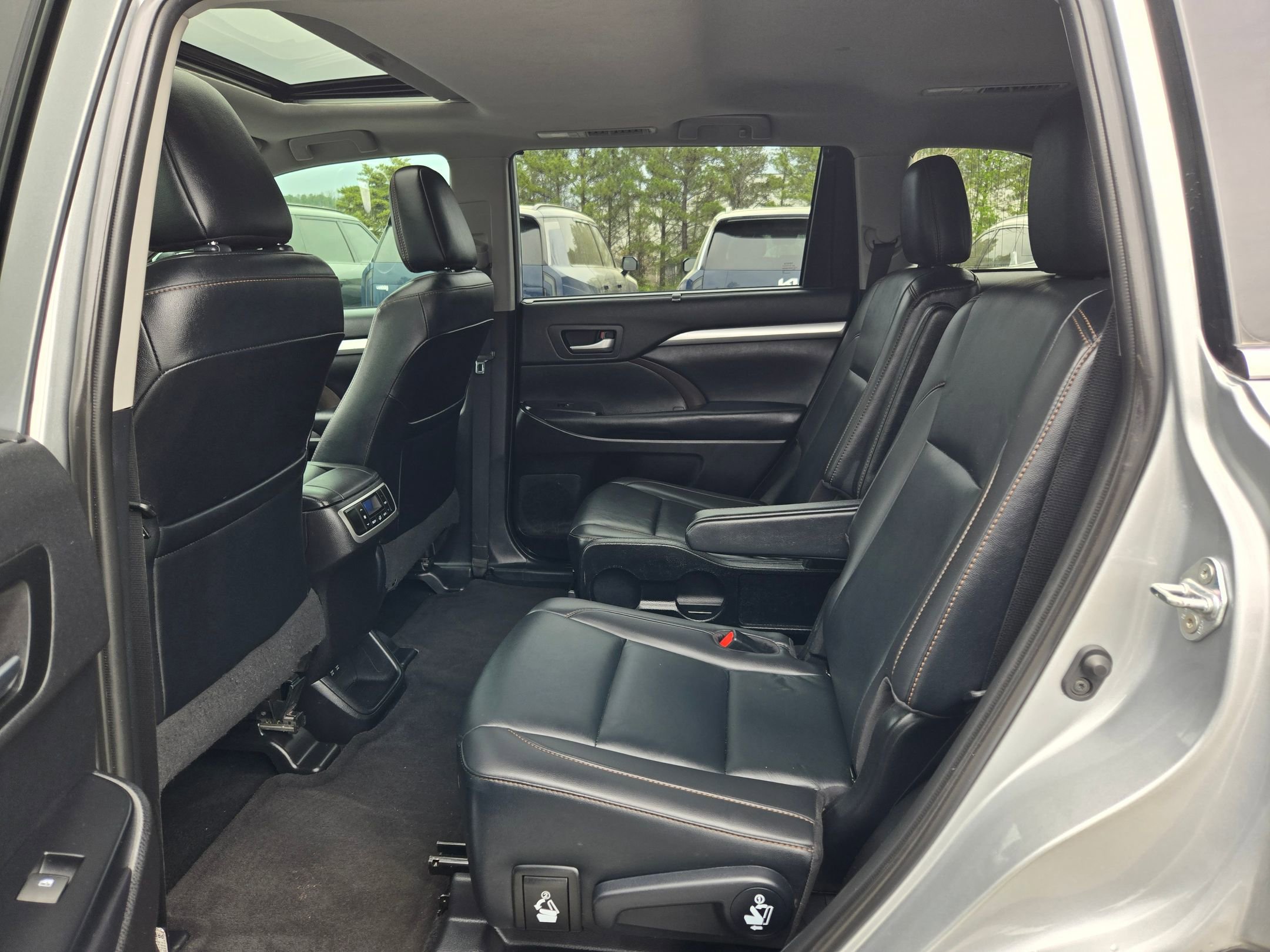 Used 2019 Toyota Highlander XLE image 37
