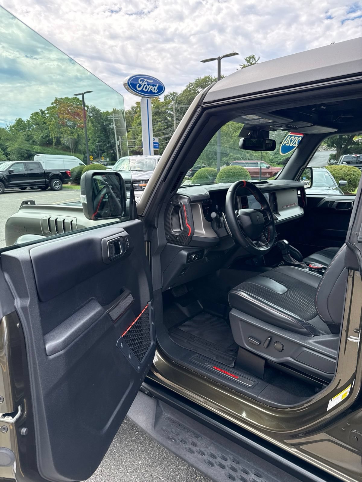 Used 2024 Ford Bronco Raptor w/ Interior Carbon Fiber Pack 6 AWD/4WD image 8