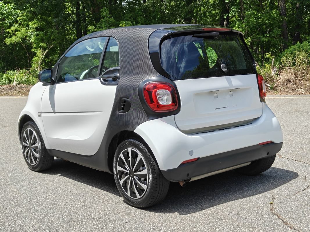 Used 2016 smart fortwo passion RWD image 6