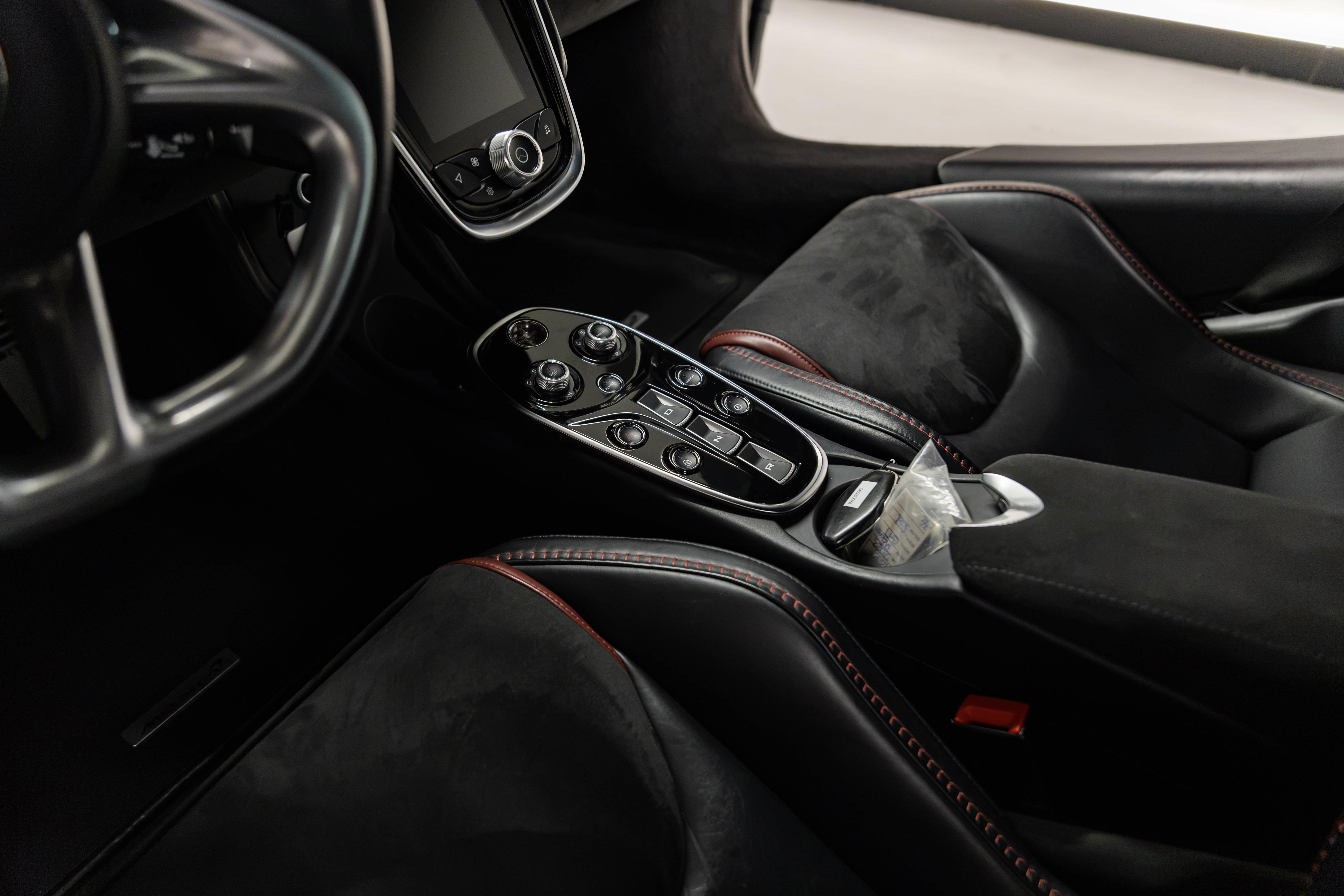 Used 2023 McLaren GT RWD image 16