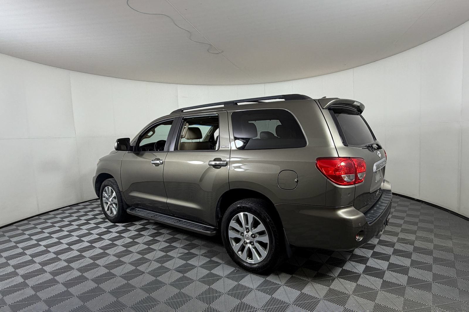 Used 2017 Toyota Sequoia Limited w/ Safety & Convenience Package RWD image 3
