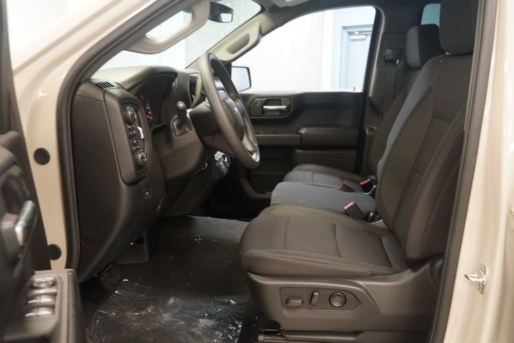 New 2026 Chevrolet Silverado 1500 Custom w/ Turbomax Blackout Package AWD/4WD image 4