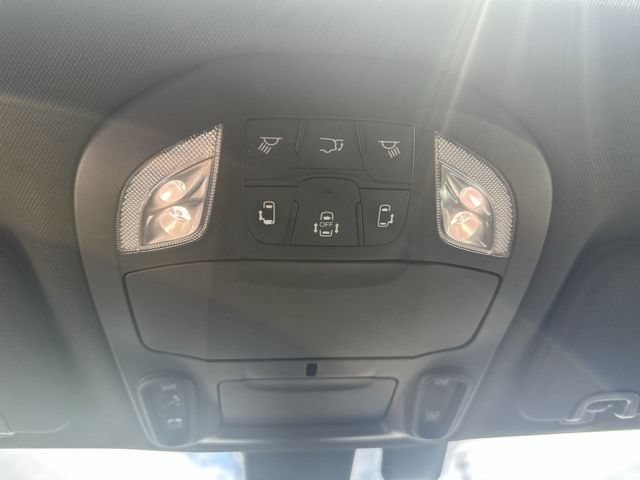 Used 2018 Chrysler Pacifica Limited w/ S Appearance Package FWD image 40