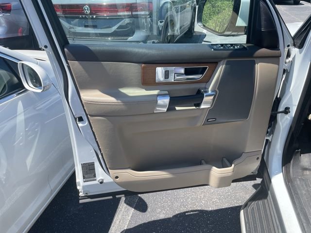 Used 2016 Land Rover LR4 HSE image 6
