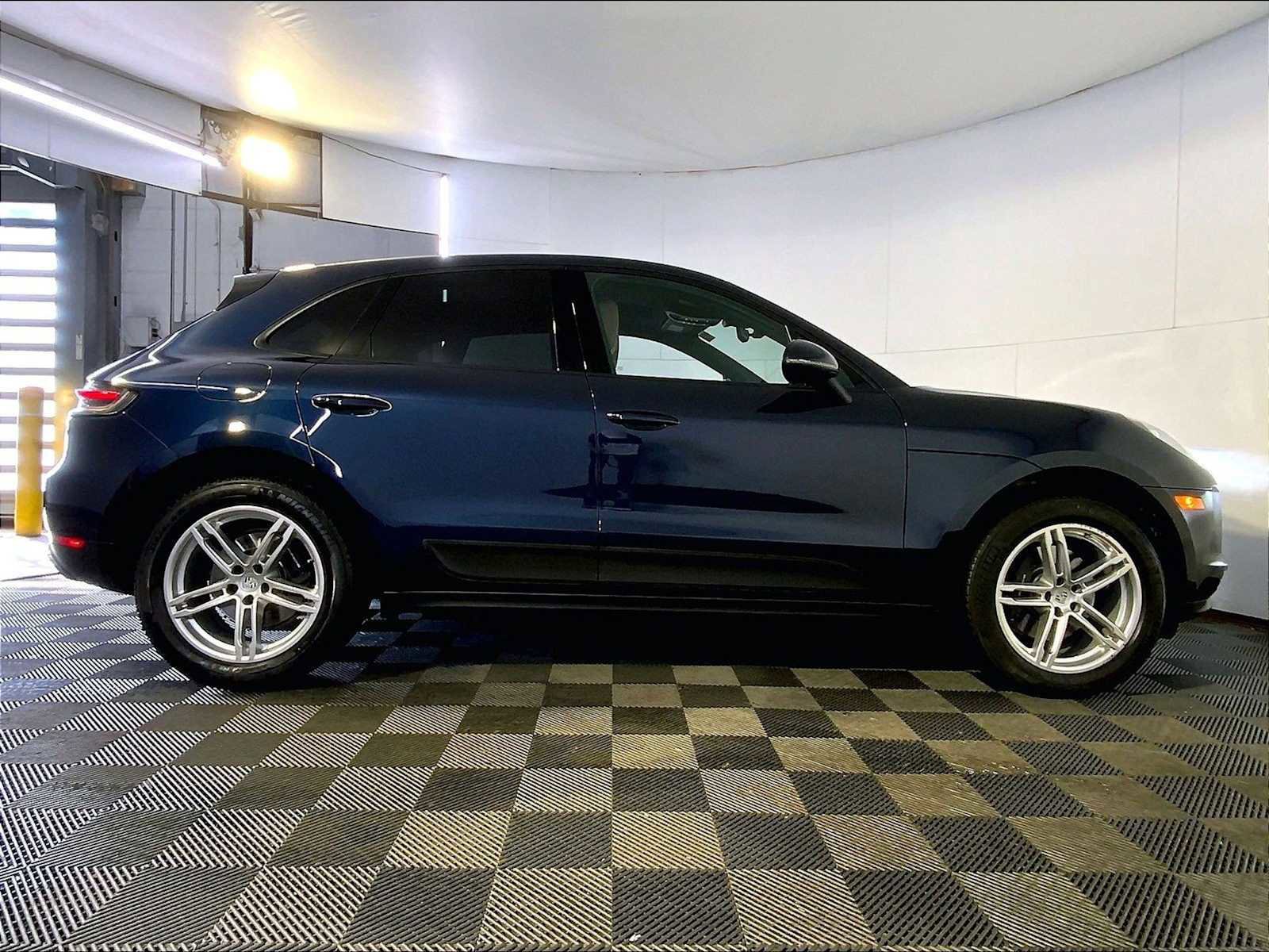 Certified 2020 Porsche Macan AWD/4WD image 8