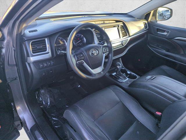 Used 2014 Toyota Highlander Limited w/ Driver Technology Package AWD/4WD image 10