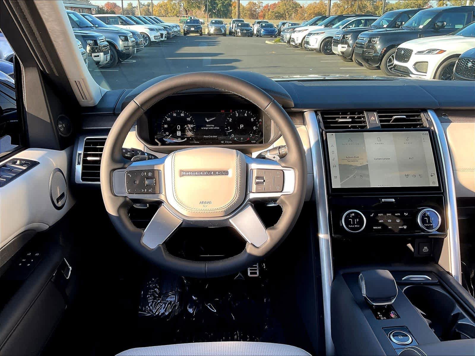 New 2025 Land Rover Discovery Metropolitan Edition AWD/4WD image 15
