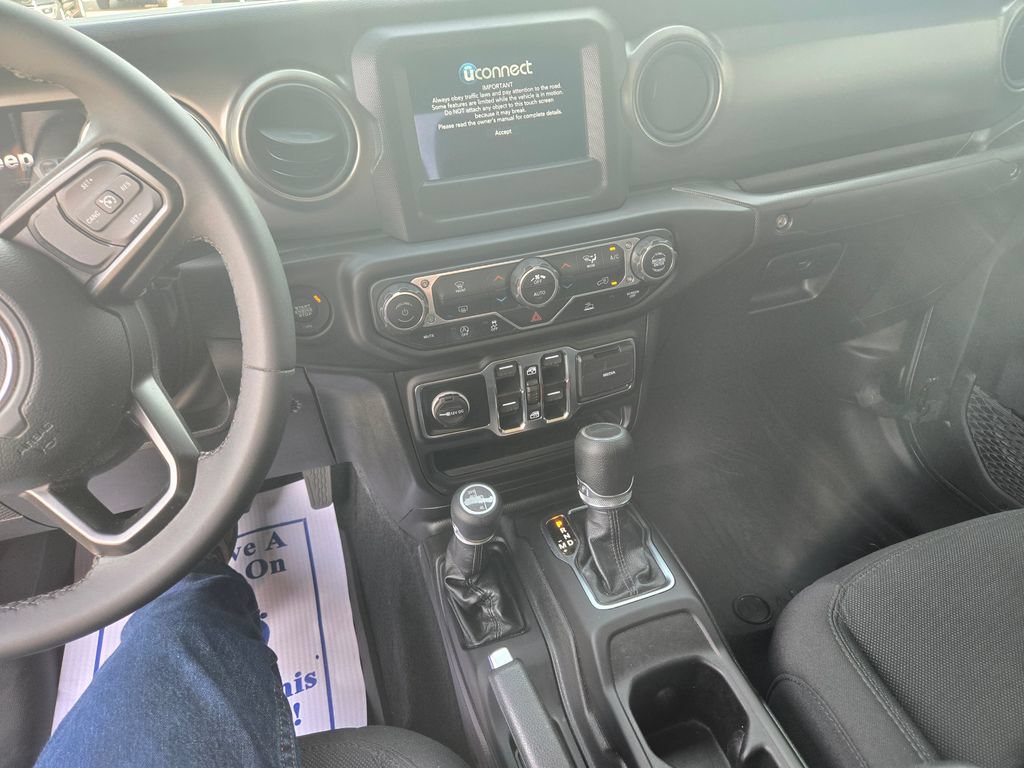 Used 2023 Jeep Gladiator Sport AWD/4WD image 9