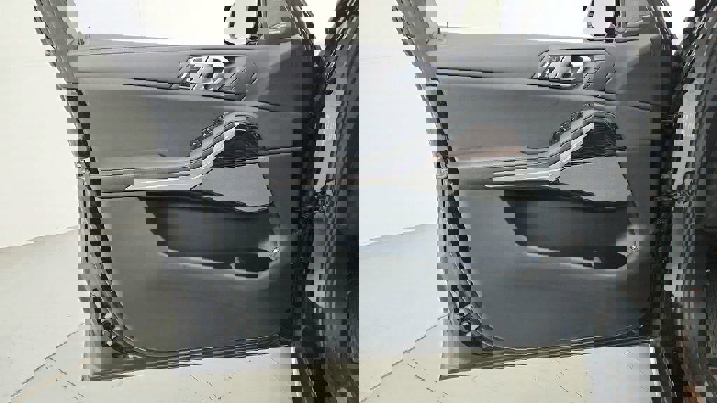 Used 2021 BMW X5 xDrive45e w/ Premium Package image 11