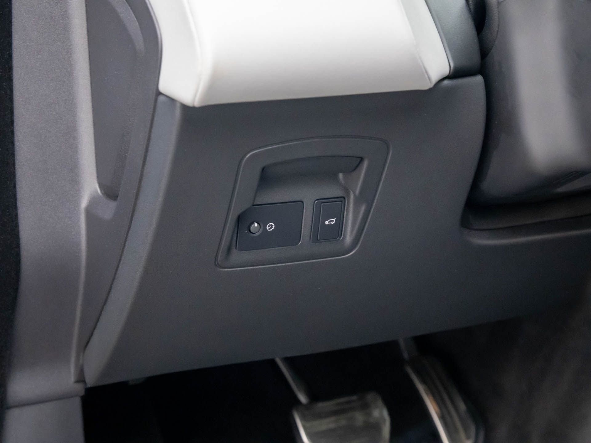 Used 2024 Land Rover Range Rover Velar Dynamic SE image 18