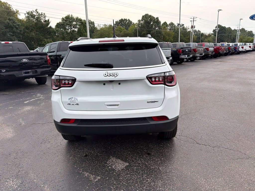 Used 2025 Jeep Compass Latitude AWD/4WD image 4