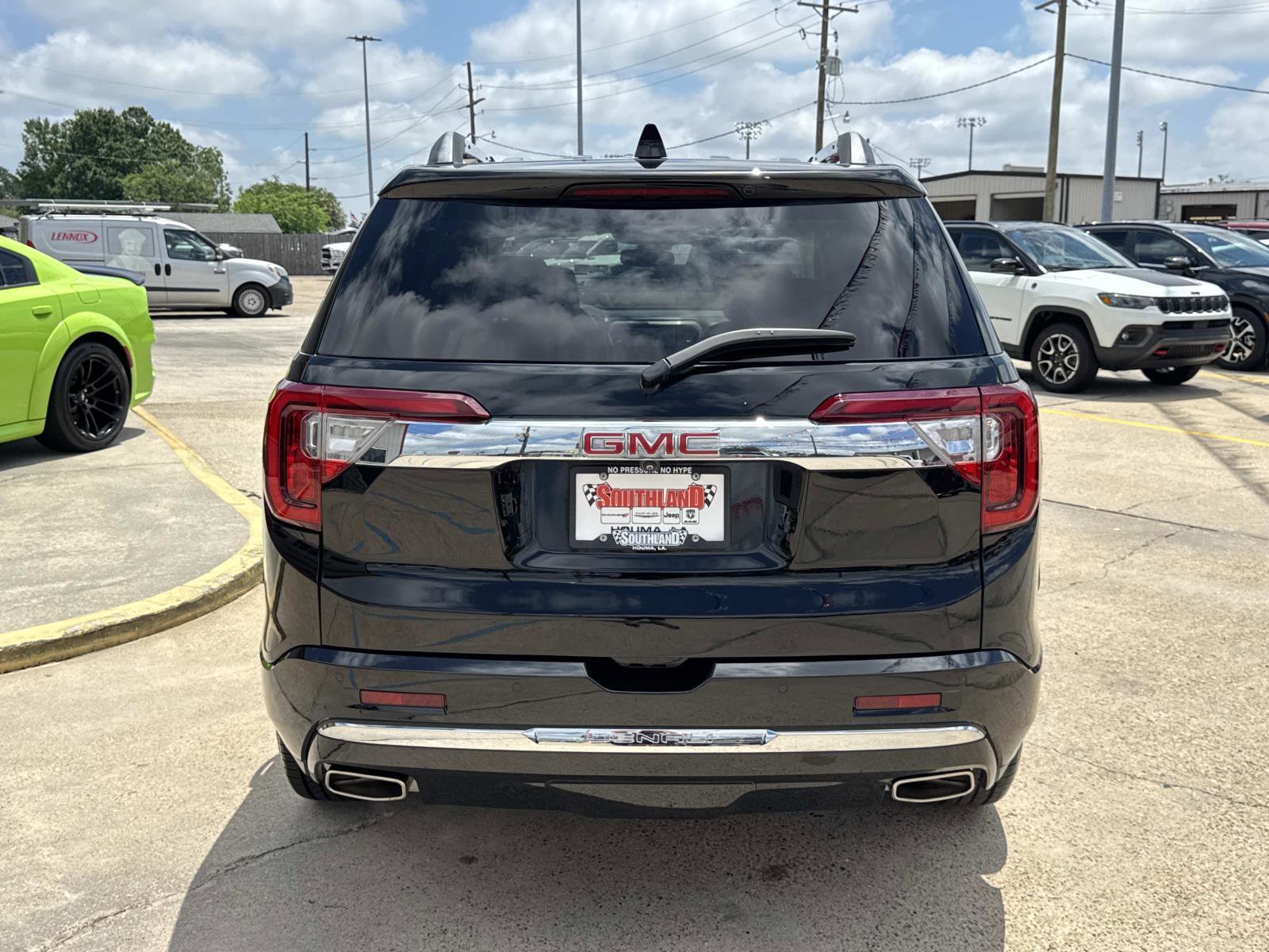 Used 2022 GMC Acadia Denali w/ LPO, Floor Liner Package FWD image 6