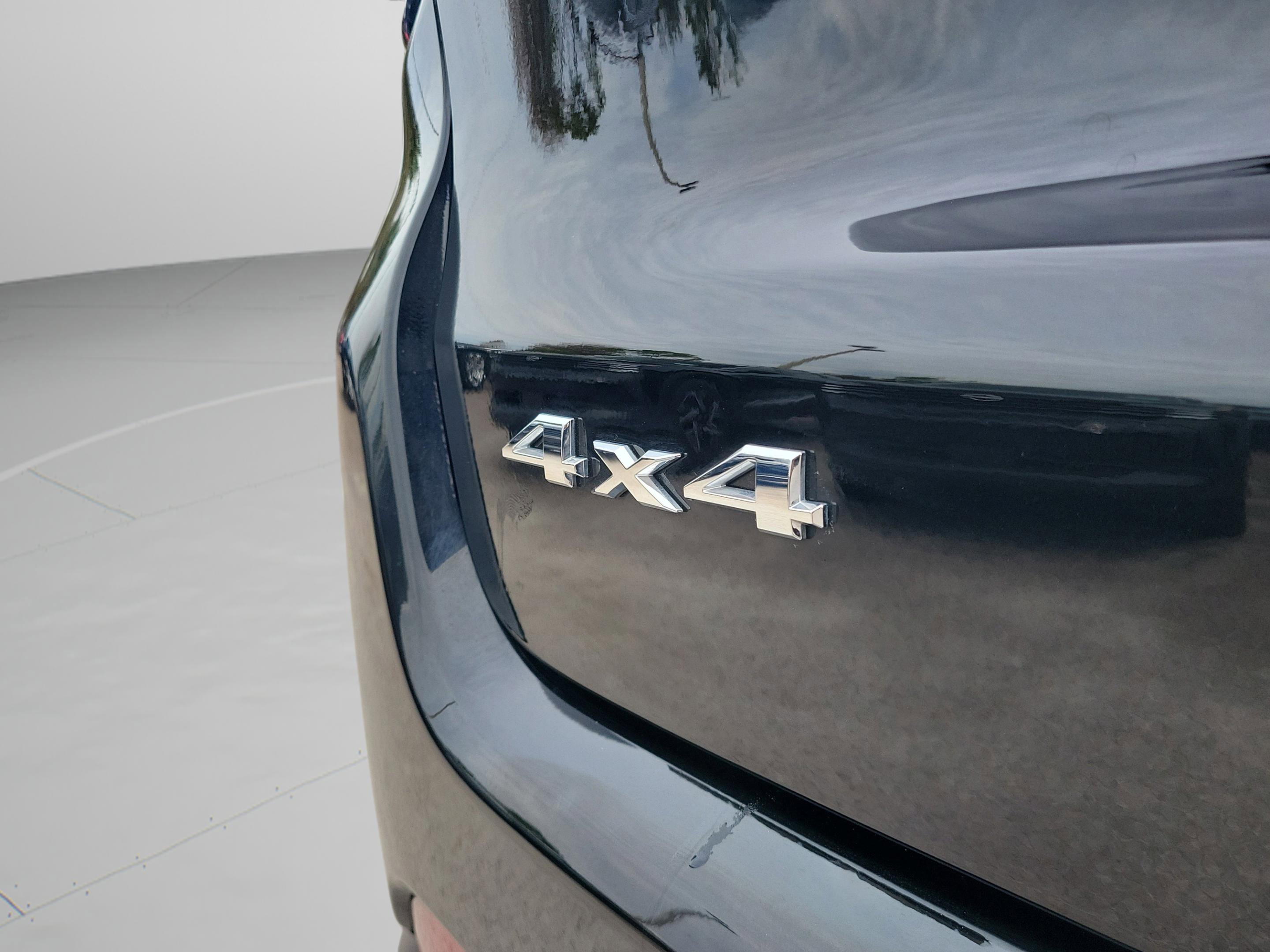 Used 2025 Jeep Compass Latitude image 32