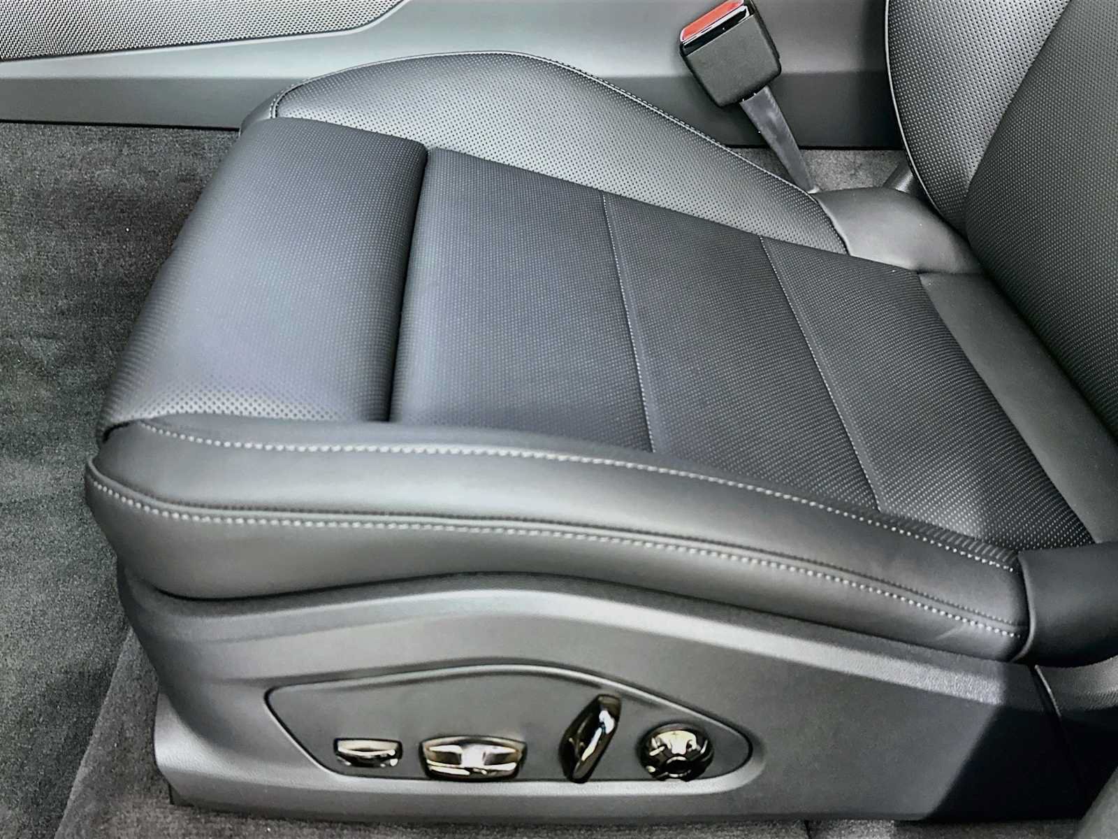 New 2026 Porsche Cayenne S AWD/4WD image 12