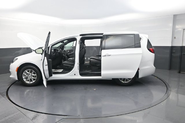 New 2027 Chrysler Pacifica LX FWD image 29