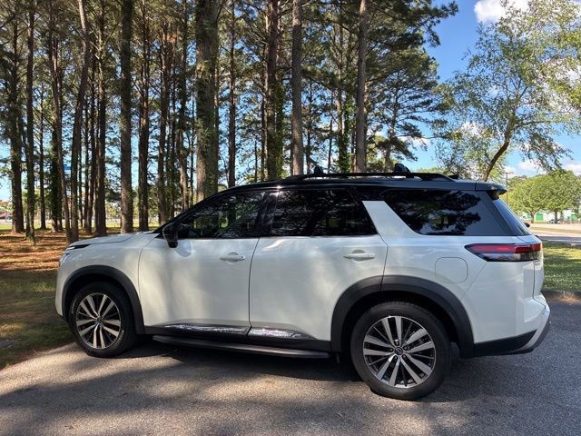 Used 2022 Nissan Pathfinder Platinum w/ Lighting Package (N93) AWD/4WD image 6