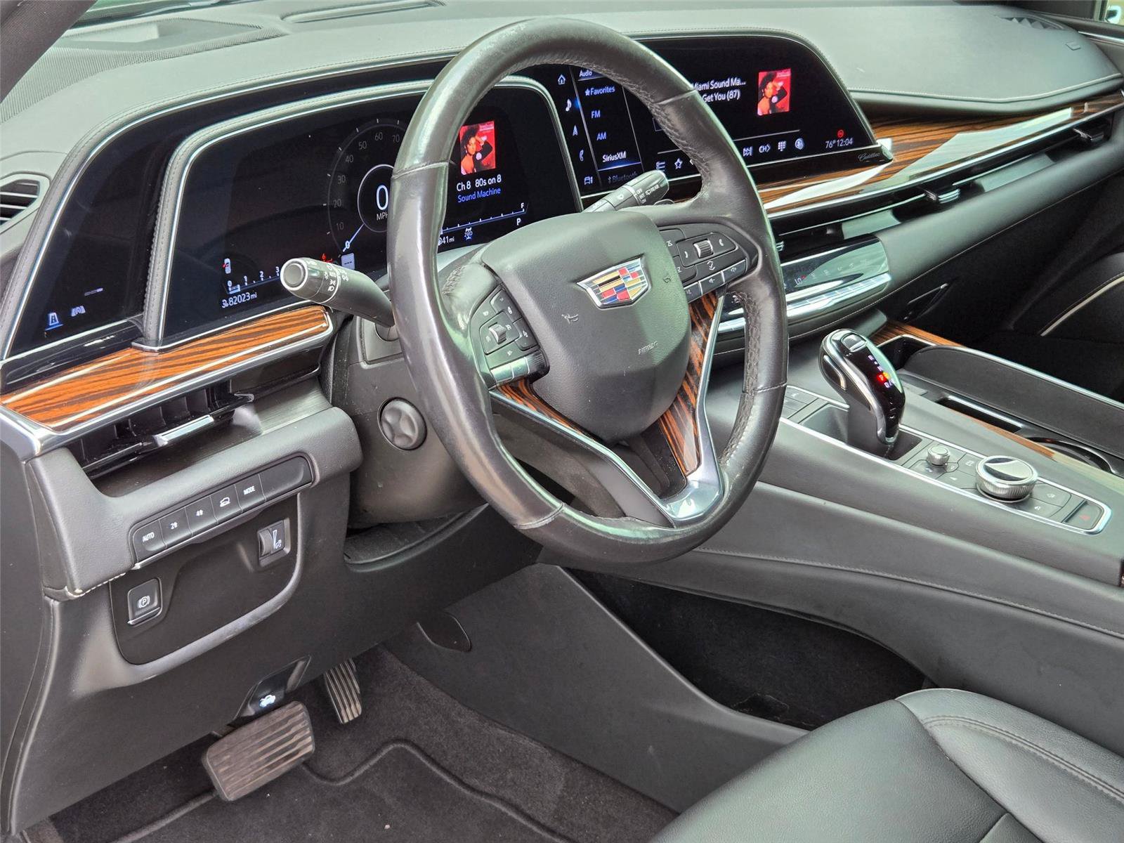 Used 2022 Cadillac Escalade Luxury AWD/4WD image 9