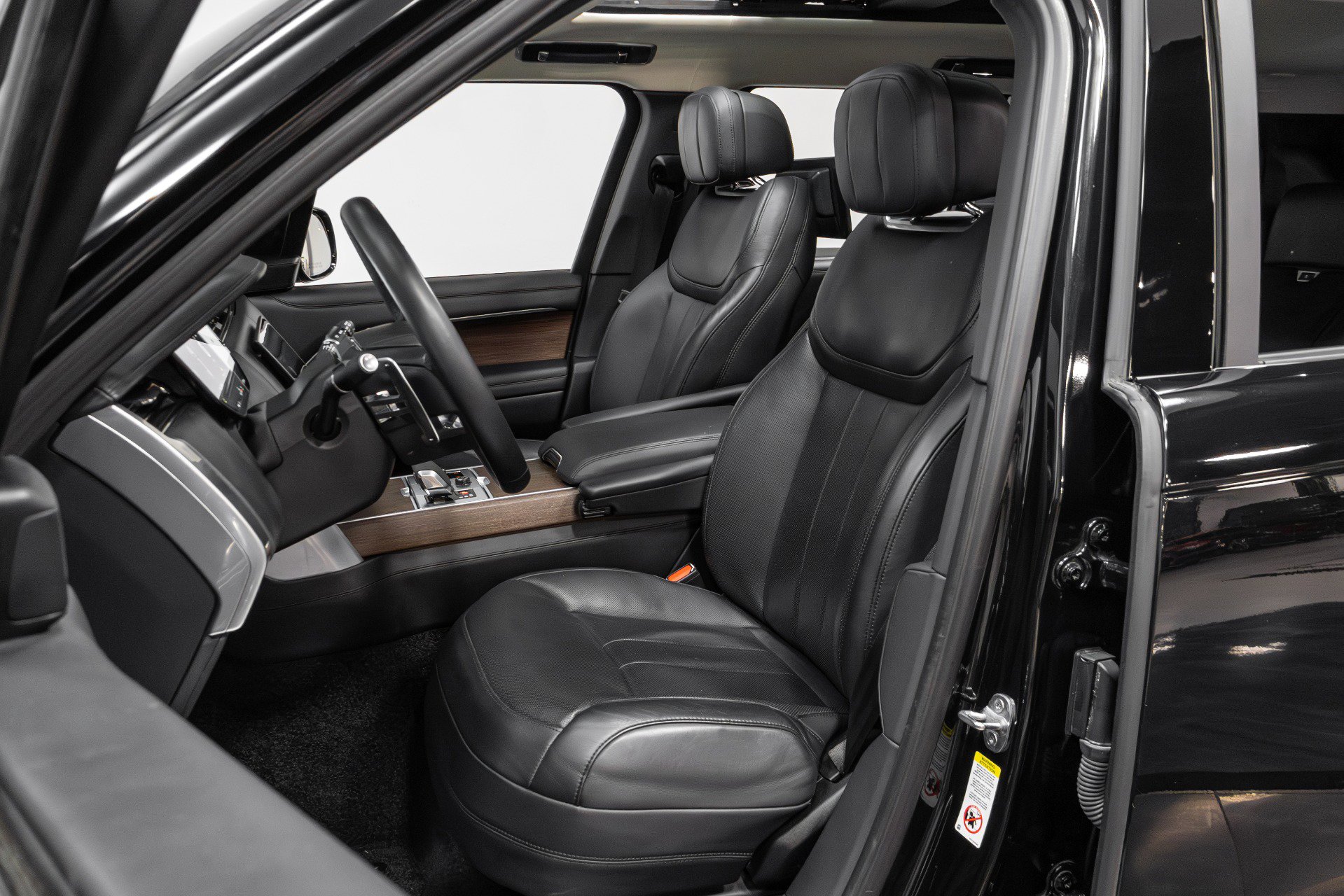 Used 2023 Land Rover Range Rover Long Wheelbase Autobiography image 5