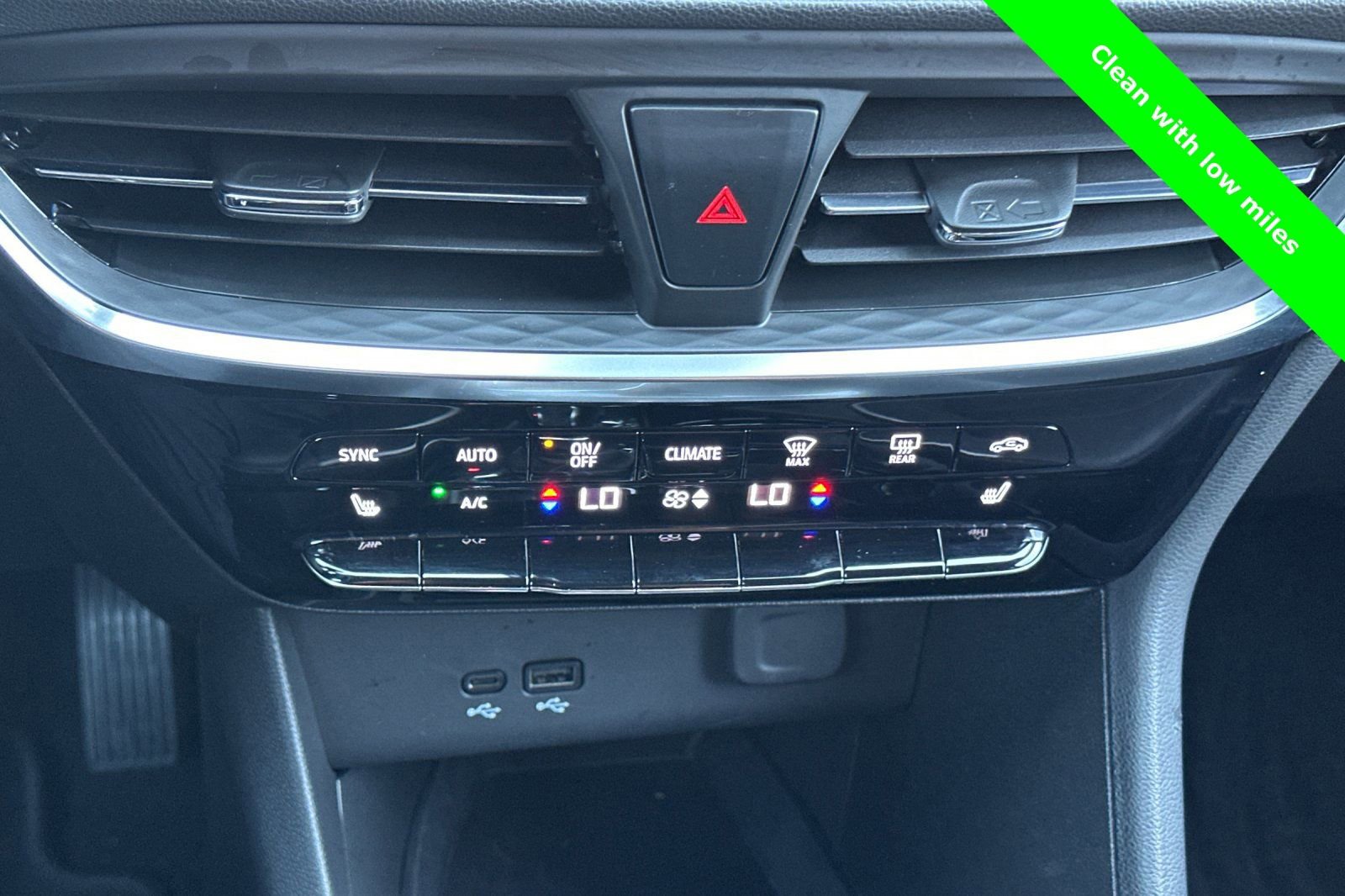 Used 2024 Buick Encore GX Avenir w/ Avenir Convenience Package image 28