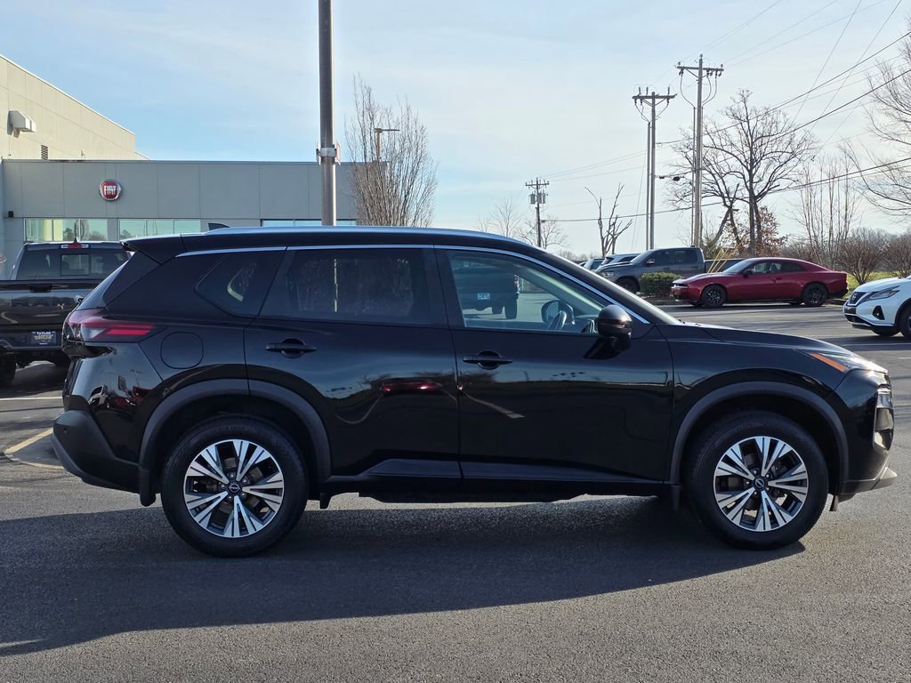 Used 2023 Nissan Rogue SV w/ SV Premium Package image 4
