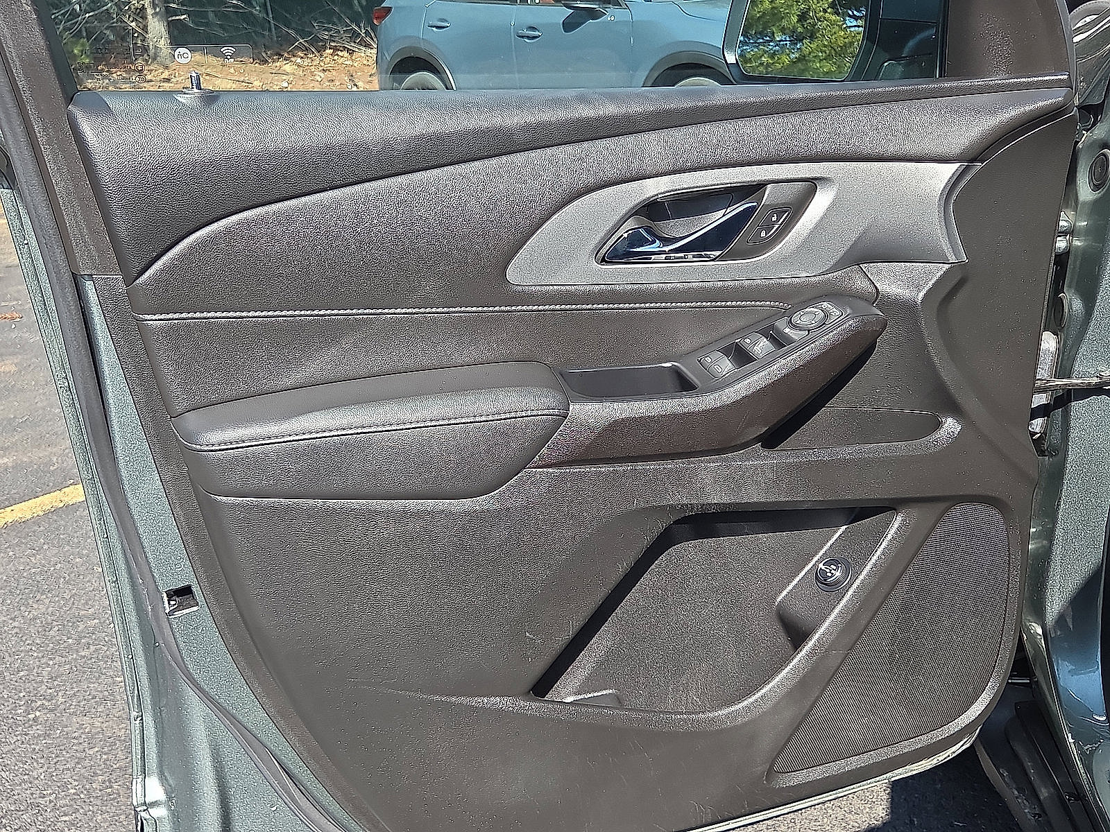 Used 2023 Chevrolet Traverse LT image 14