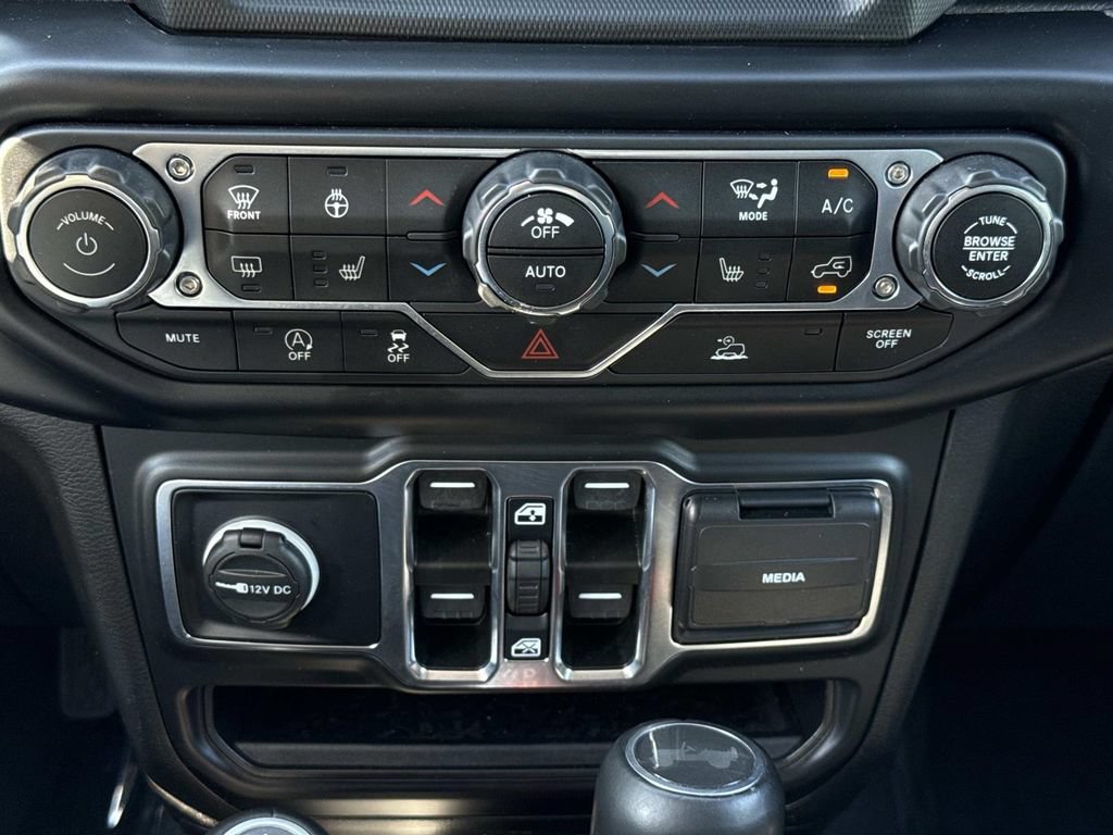 Used 2022 Jeep Wrangler Unlimited Sahara AWD/4WD image 6