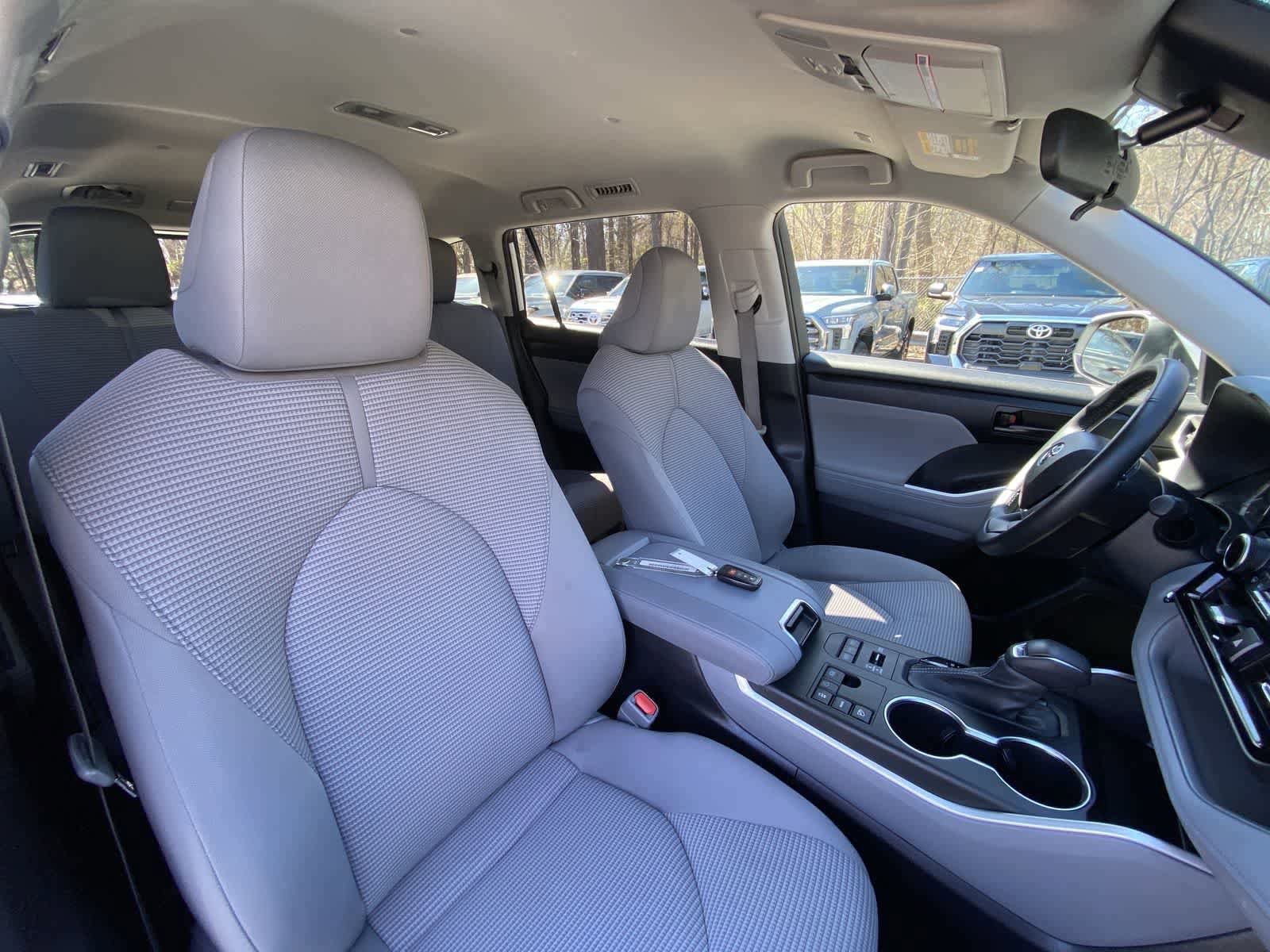Used 2023 Toyota Highlander LE AWD/4WD image 48