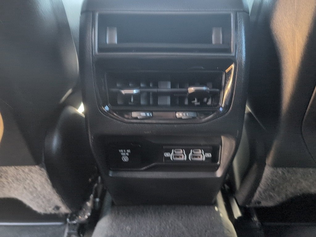 Used 2023 Jeep Grand Cherokee Altitude image 20