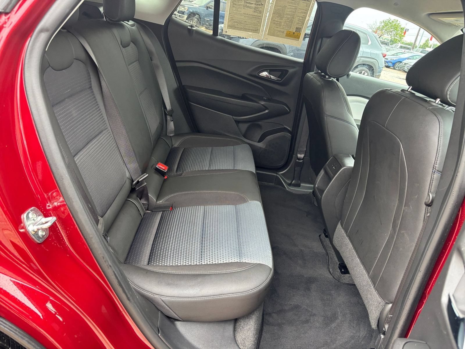 Used 2025 Chevrolet Trax LT w/ LT Convenience Package FWD image 20