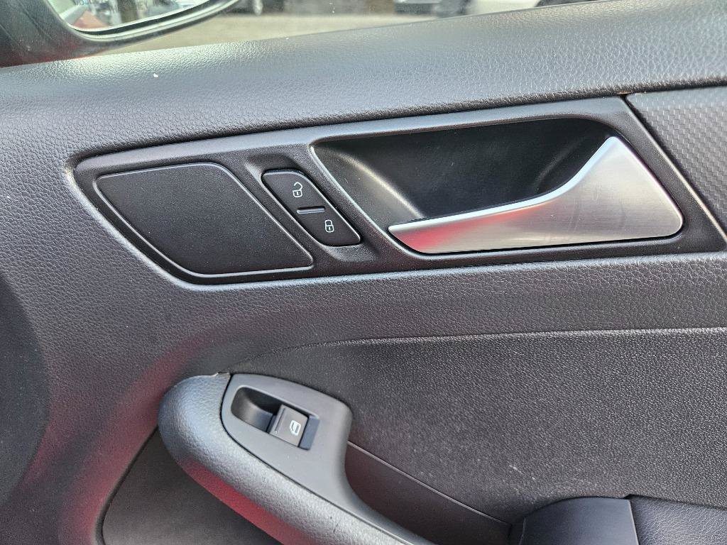 Used 2014 Volkswagen Jetta S FWD image 32