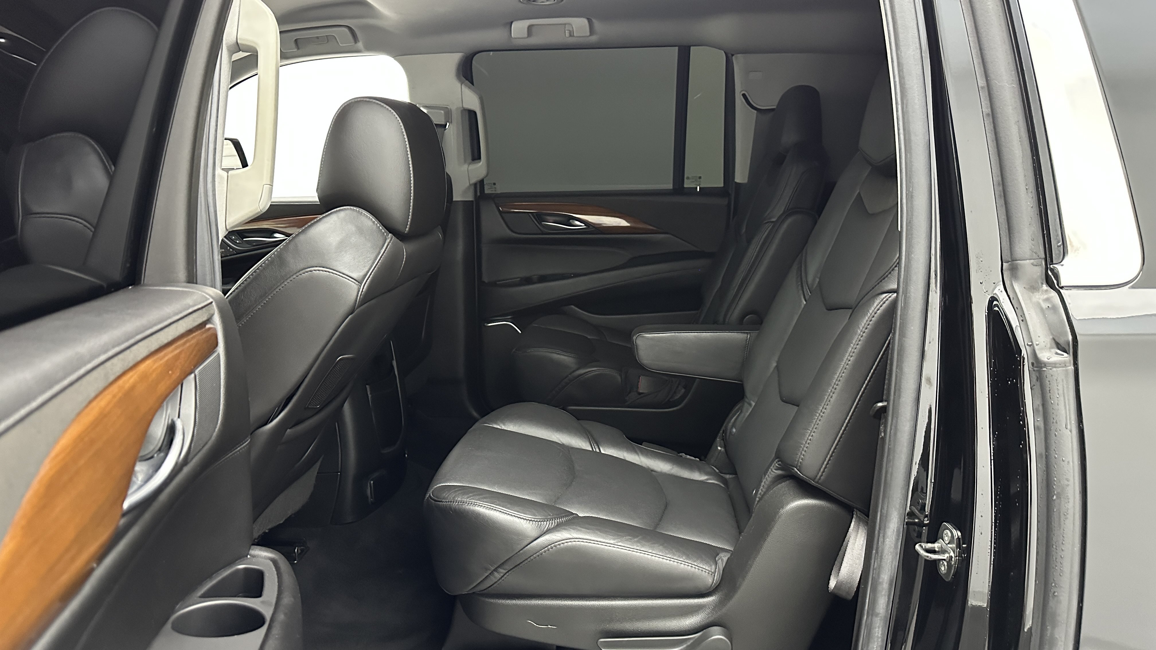 Used 2018 Cadillac Escalade ESV 4WD image 25