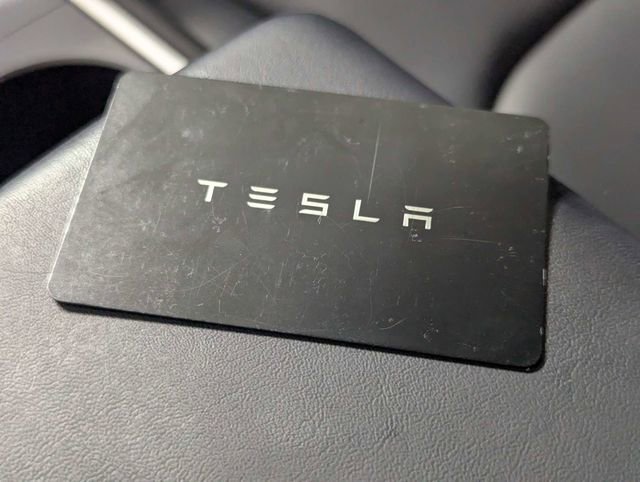 Used 2024 Tesla Model Y Performance image 22