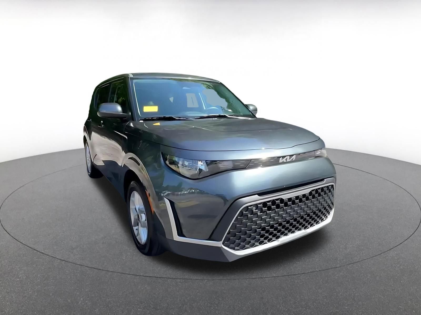 Used 2025 Kia Soul LX w/ LX Technology Package FWD image 3