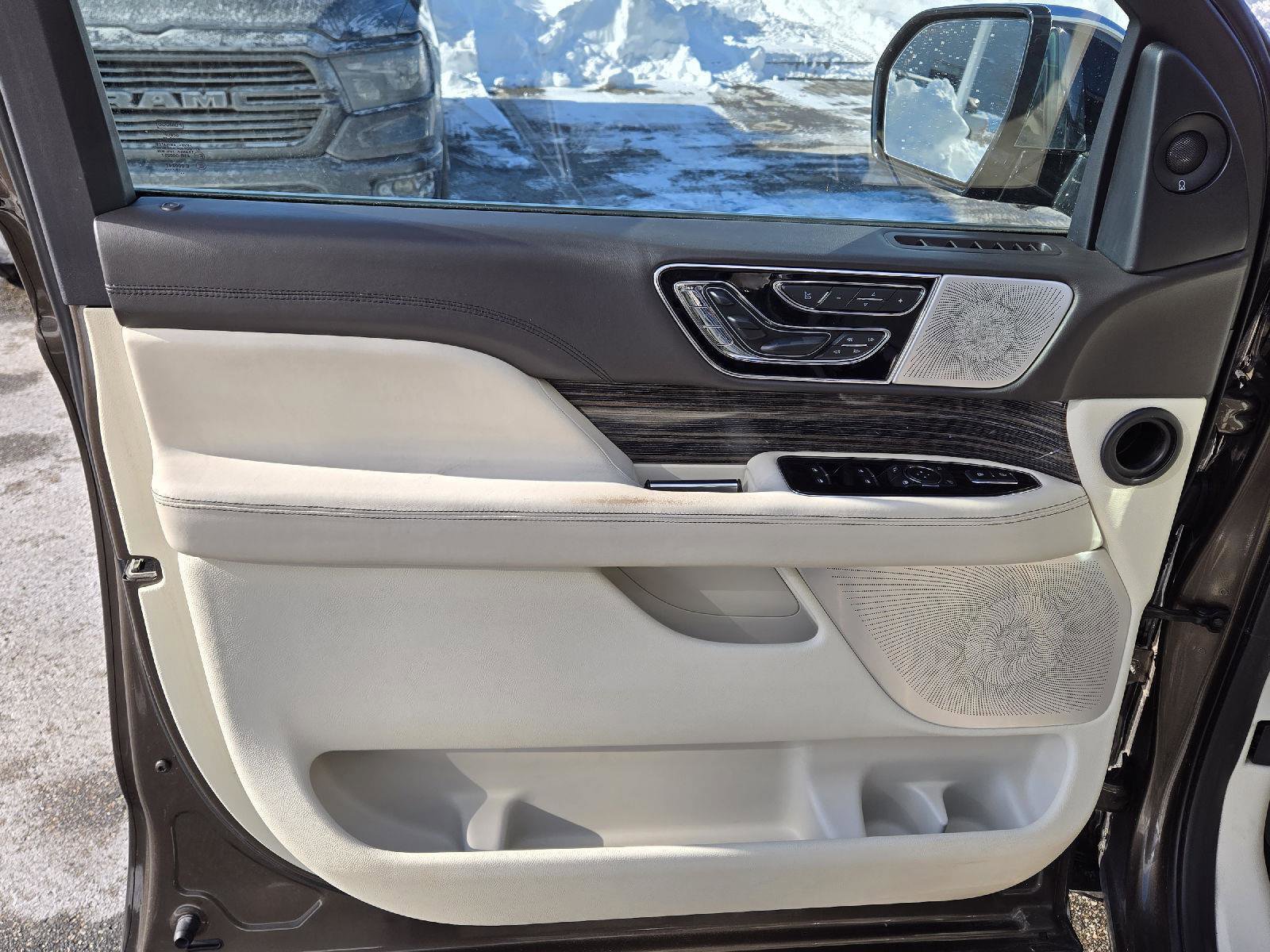 Used 2020 Lincoln Navigator Black Label image 10