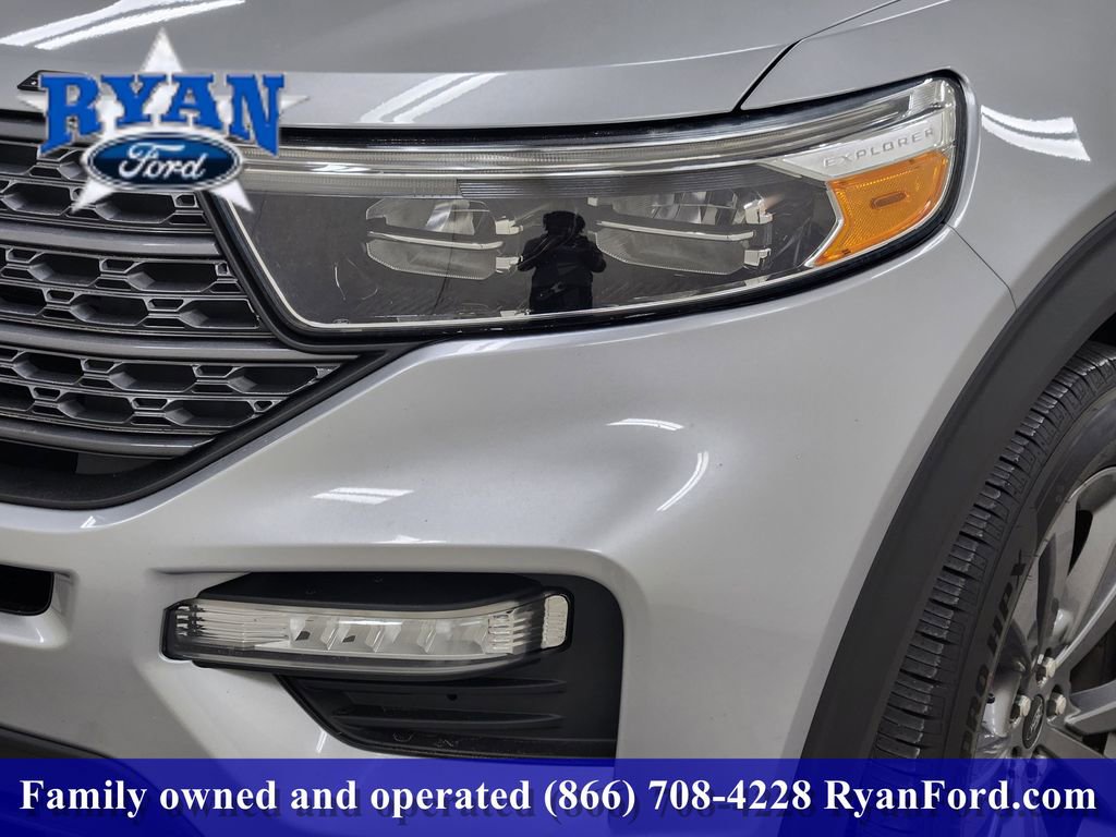 Used 2021 Ford Explorer XLT w/ Equipment Group 202A image 6