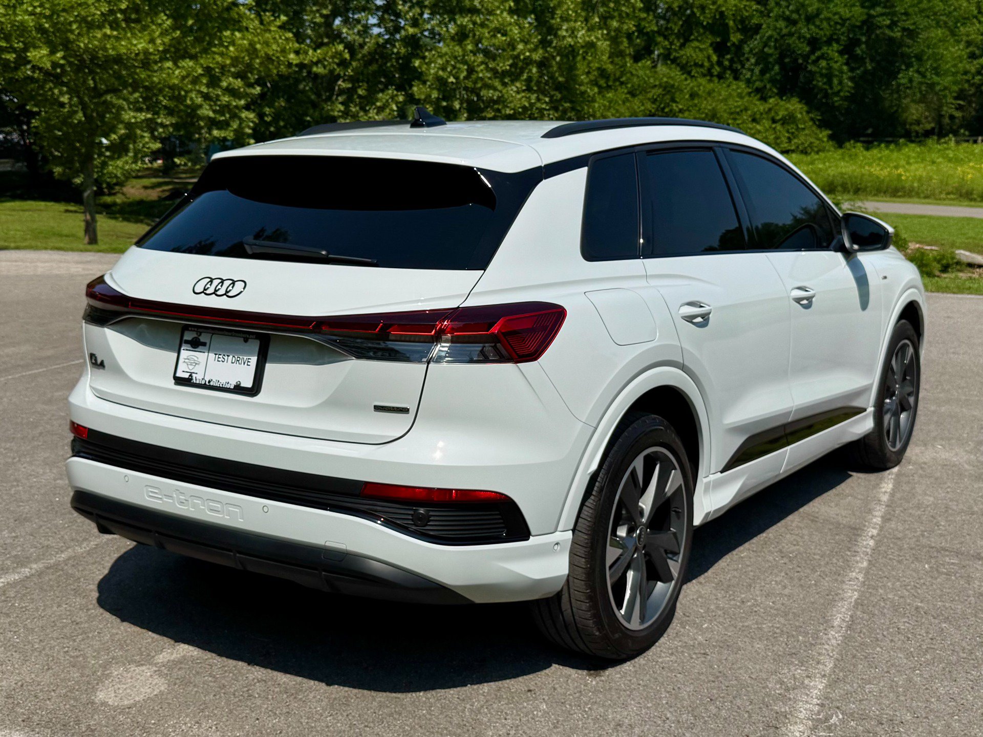 Used 2024 Audi Q4 e-tron Premium Plus AWD/4WD image 3