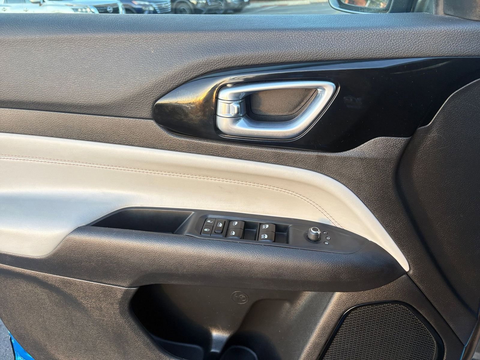Used 2025 Jeep Compass Limited image 18