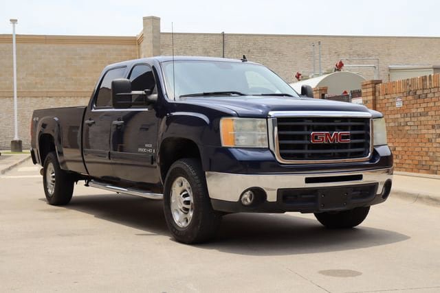 Used 2009 GMC Sierra 2500 SLE w/ Convenience Package AWD/4WD image 2