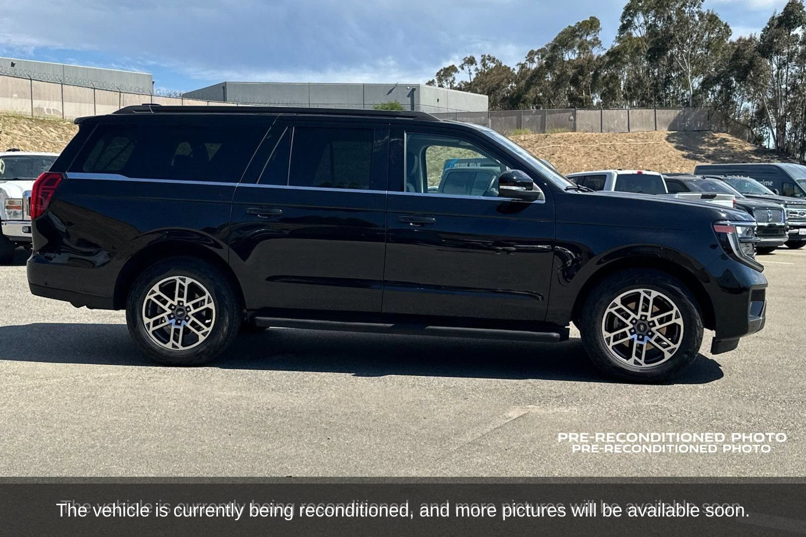 Used 2025 Ford Expedition Max Active AWD/4WD image 7