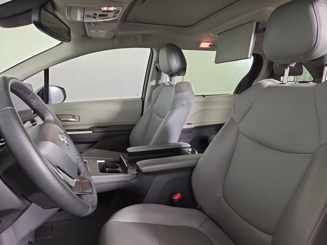 Used 2021 Toyota Sienna XLE w/ XLE Plus Package FWD image 14